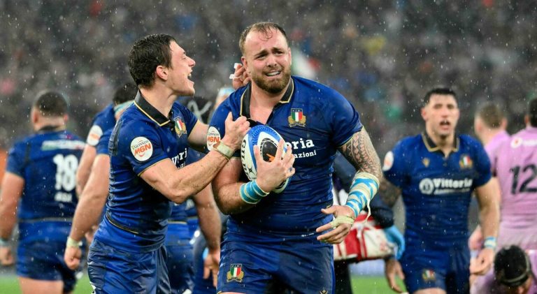 découvrez le parcours impressionnant de harry westlake, mascotte virale devenue joueur clé des u18 dans le six nations.