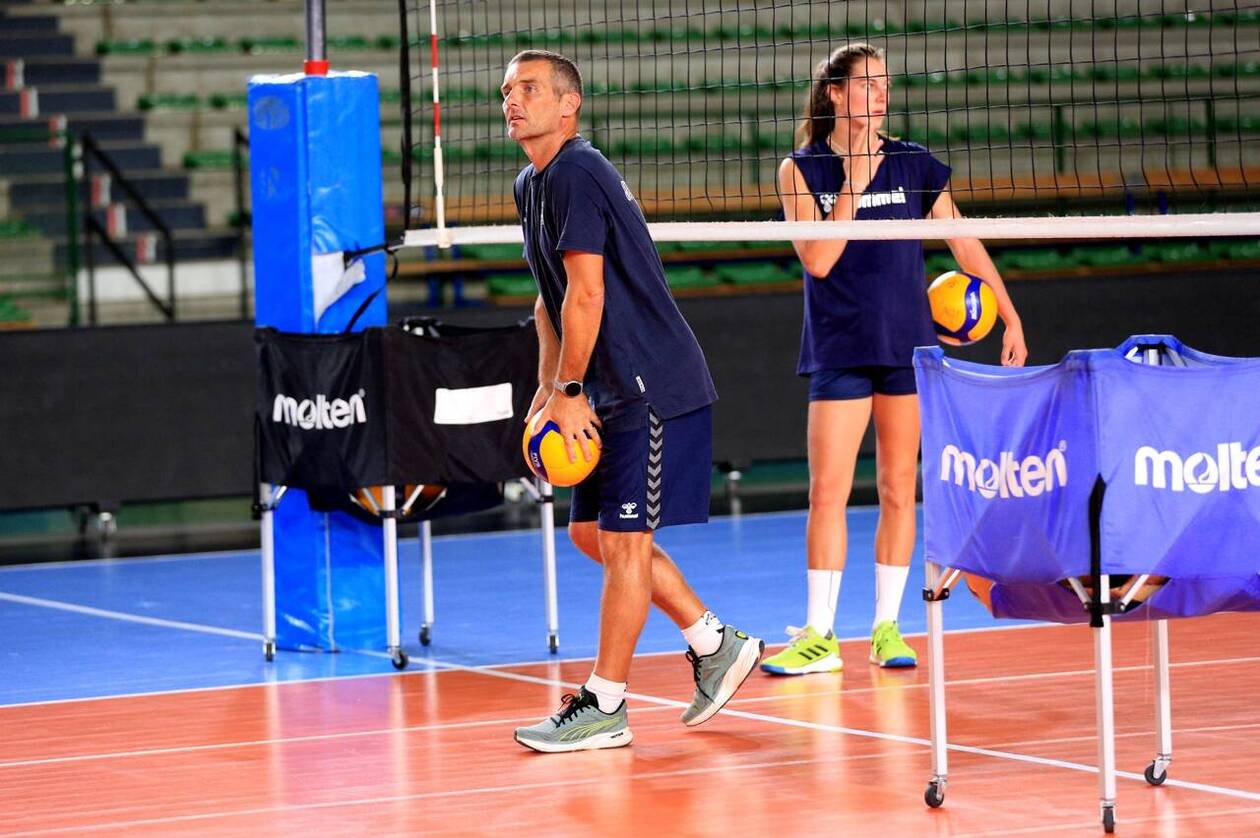 découvrez les nouvelles équipes de volleyball : actualités, compositions, et performances des joueurs pour la saison en cours.