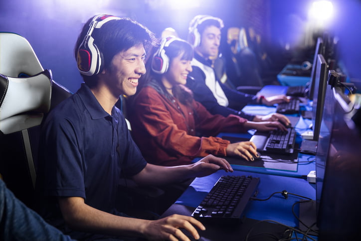 découvrez notre plateforme de conseil spécialisée en investissement dans l'e-sport, offrant des analyses expertes et des stratégies personnalisées pour maximiser vos gains dans ce secteur en pleine croissance.