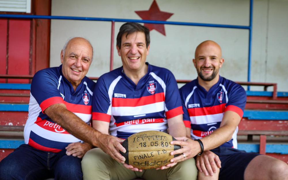 découvrez comment certaines fédérations de rugby remplacent les équipes féminines traditionnelles par des catégories ouvertes, favorisant l'inclusion et la diversité dans le sport.