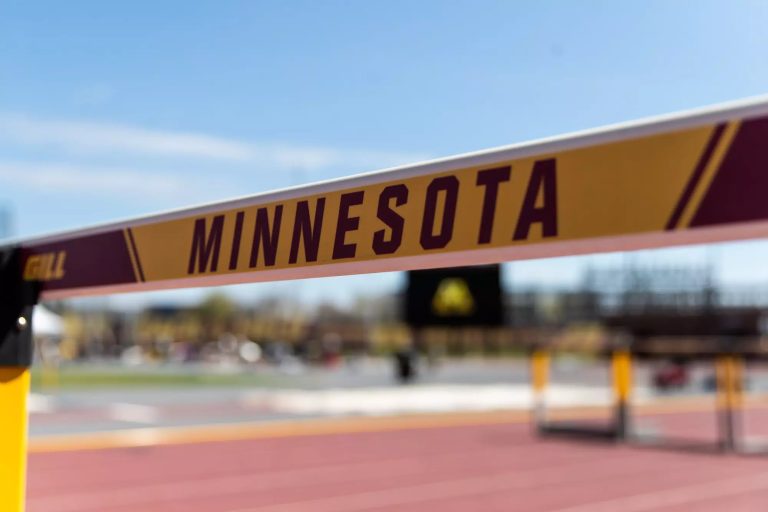 découvrez le programme complet et les analyses détaillées des minnesota golden gophers, l'équipe emblématique du hockey universitaire américain.