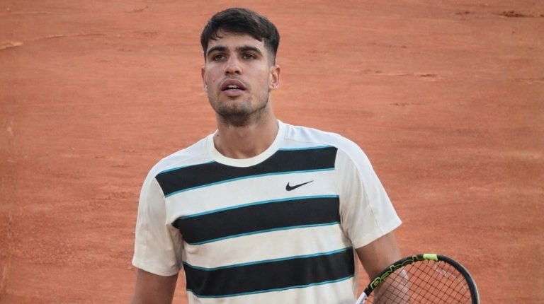 découvrez la somme colossale en jeu pour kyrgios et fritz dans ce duel palpitant qui promet suspense et enjeux financiers majeurs.