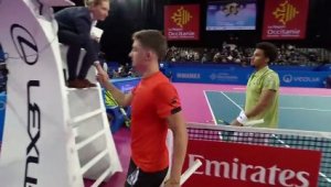 le tennisman numéro 10 mondial partage son expérience et témoigne des frappes en iran lors de son vol vers dubaï.