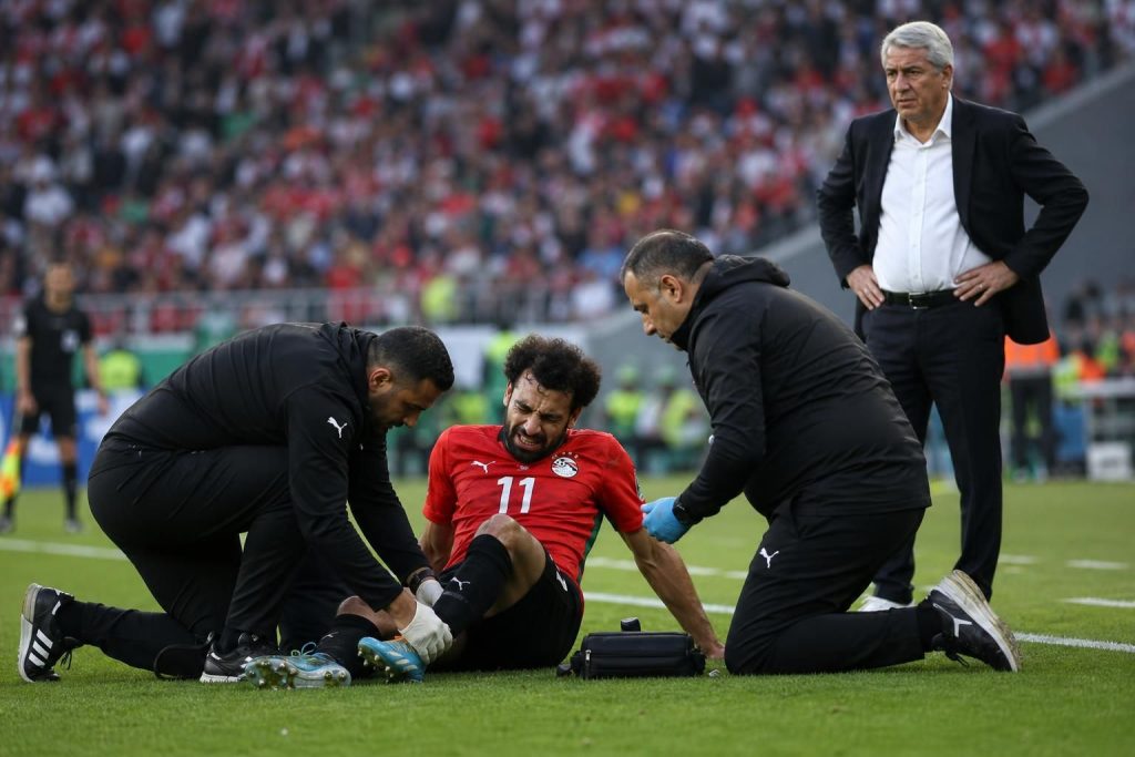 découvrez les réactions du sélectionneur égyptien suite à la blessure de salah avant la coupe du monde 2026, une information cruciale pour les fans de football.
