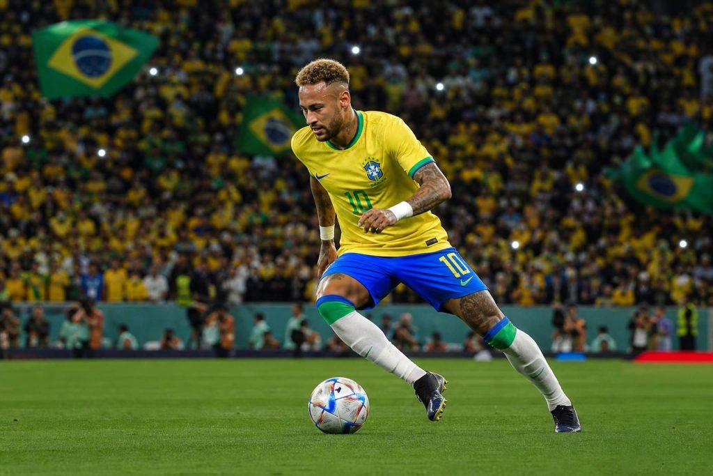 découvrez les défis du brésil et de neymar pour la coupe du monde 2026 alors qu'ils tentent de décrocher leur 6e étoile et marquer l'histoire du football.