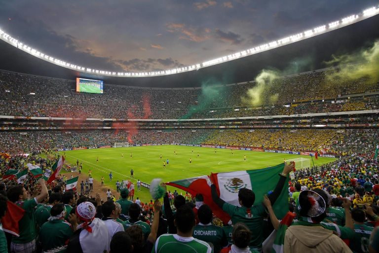 suivez en direct le match mexique vs afrique du sud dans une ambiance festive au légendaire stade azteca lors de la coupe du monde. vivez chaque moment clé et l'émotion du jeu en temps réel.