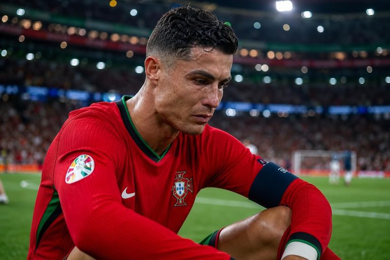revivez l'émotion intense de cristiano ronaldo après le choc portugal-croatie lors de la coupe du monde 2026. une vidéo bouleversante à ne pas manquer.