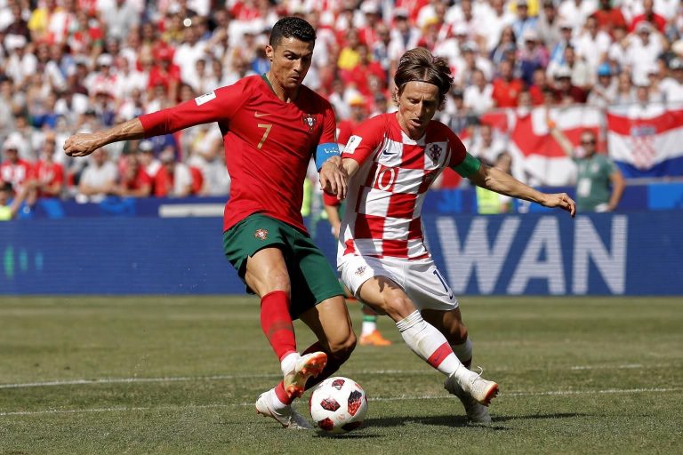 découvrez le match palpitant de la coupe du monde entre le portugal et la croatie, un affrontement intense prévu sous une chaleur accablante qui promet suspense et passion.