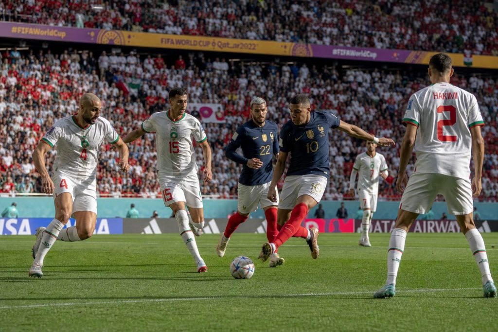 suivez en direct la coupe du monde 2026 avec un premier acte compliqué pour le maroc, cherchant des solutions face à un adversaire qui domine le terrain.