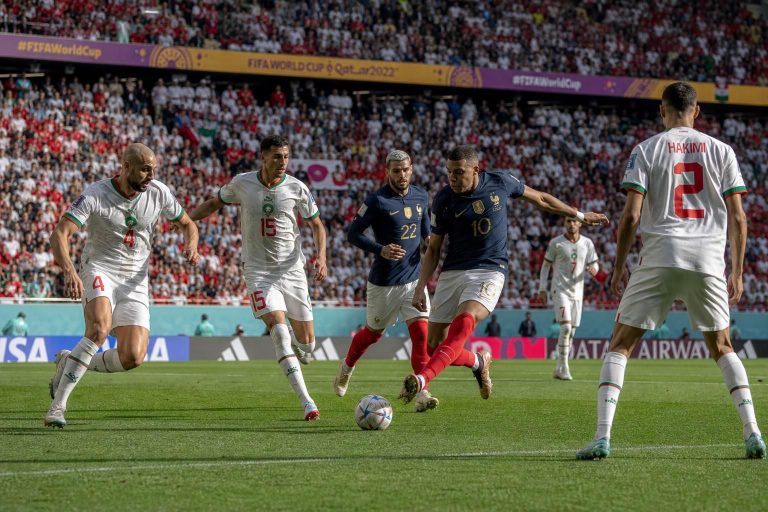 suivez en direct la coupe du monde 2026 avec un premier acte compliqué pour le maroc, cherchant des solutions face à un adversaire qui domine le terrain.