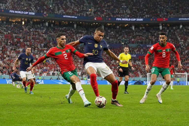 suivez en direct la rencontre passionnante entre la france et le maroc lors de la coupe du monde 2026. ne manquez aucune action de ce match incontournable !
